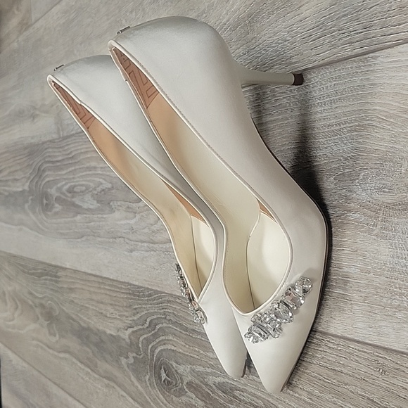 Ted Baker Size 39.5 (9) Ivory Sparkal Crystal Embellished Satin Pump - Picture 3 of 10